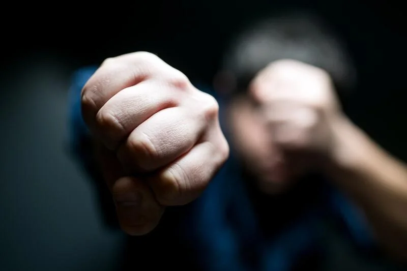На Прикарпатті оштрафували чоловіка за побої та порваний паспорт