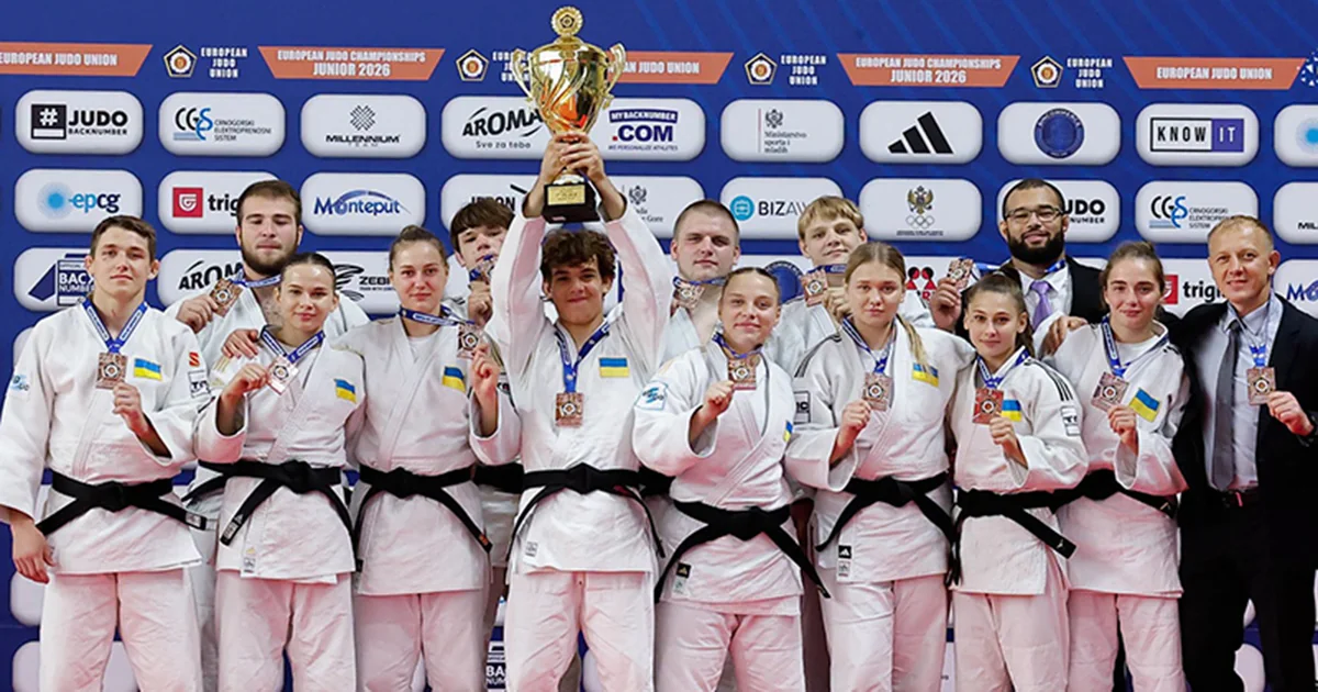 Юніорська збірна України з дзюдо з кубком на чемпіонаті Європи 2026